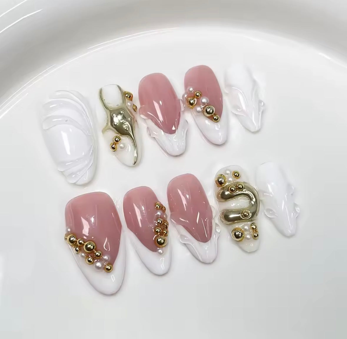 Noor's Nails™ — Pearl Luxe (10 PCS)